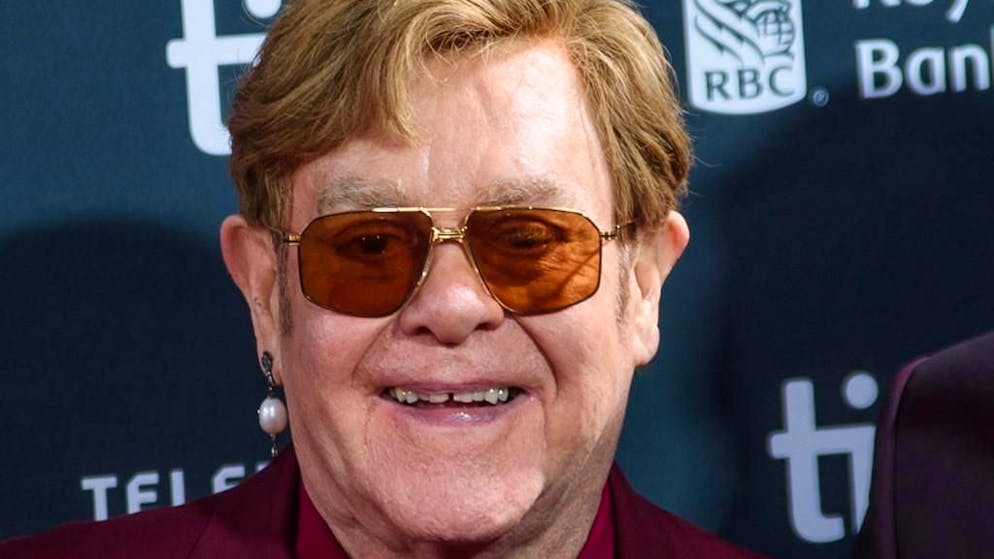 Per ricompattare la famiglia. Faida Beckham, Elton John «sta cercando di fare da paciere»