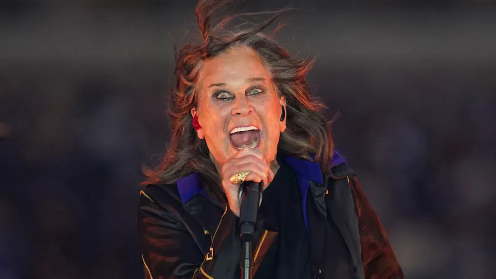 Nuovi dettagli sul decesso. Ozzy Osbourne è morto «circondato dai suoi cari»