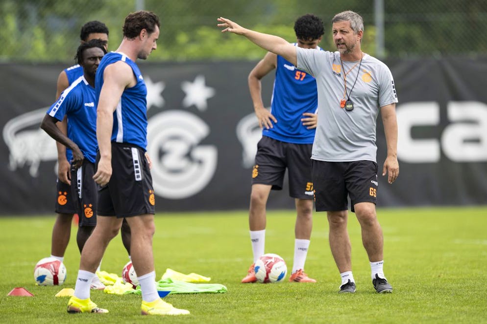 GC-Sportchef Alain Sutter hat grosse Freude am Trainer Gerald Scheiblehner.