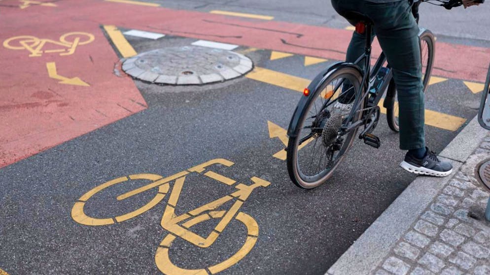 Mehr als 30 km/h. E-Bikes fahren auf Quartier-Strassen oft schneller als erlaubt