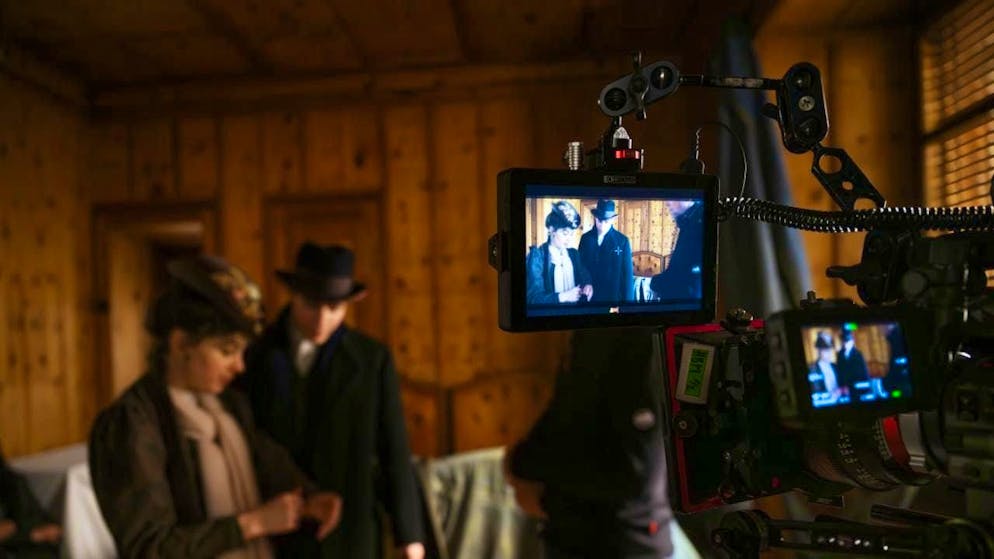 SRG co-finances many Swiss films and series, such as the series "Winter Palace" (2024), the first Swiss co-production with Netflix. (archive image)