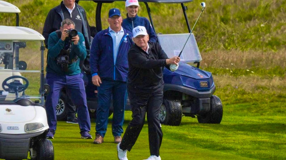 US President Donald Trump (r) plays golf at the Trump Turnberry Golf Course in Turnberry. Trump has begun his five-day private trip to the country. Photo: Alastair Grant/AP/dpa