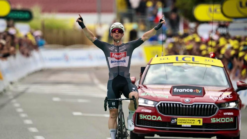 Kaden Groves feiert seinen ersten Etappensieg an der Tour de France