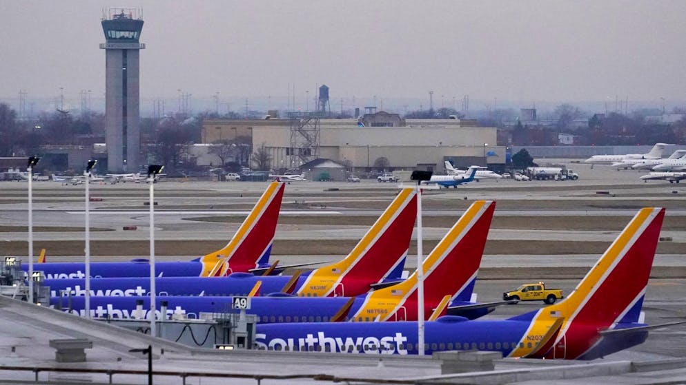 US airplane suddenly descends. Passengers report drama on board: 