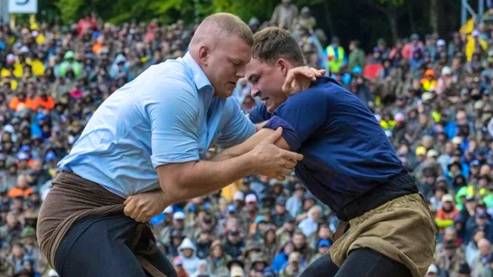 Pirmin Reichmuth (left) is aiming for the title of king in Mollis GL.