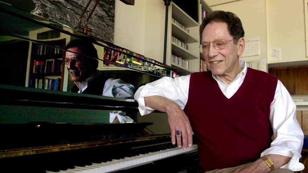 Tom Lehrer (photographié en 2000)  est entré à Harvard à 15 ans, où il a obtenu trois ans plus tard un diplôme en mathématiques avec mention très bien (archives).