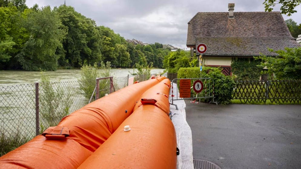 A l'image des la Ville de Berne qui a déployé préventivement lundi des barrières de protection dans plusieurs quartiers menacés par la montée du niveau de l'Aar, les précipitations continues des derniers jours inquiètent plusieurs cantons alémaniques.