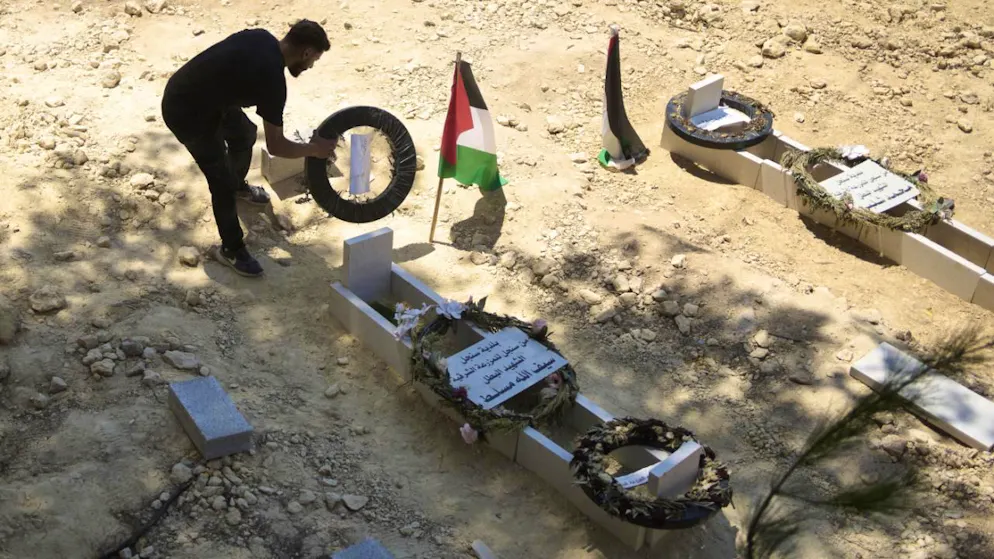 Tombe d'un Palestino-Américan à Al Mazra as-Sharqiya. "Qu'ils s'en prennent à un village chrétien ou des communautés musulmanes palestiniennes de bergers, ces colons peuvent prétendre que Dieu leur a donné cette terre. Mais ils sont que des criminels", a réagi l'ambassadeur d'Allemagne en Israël.