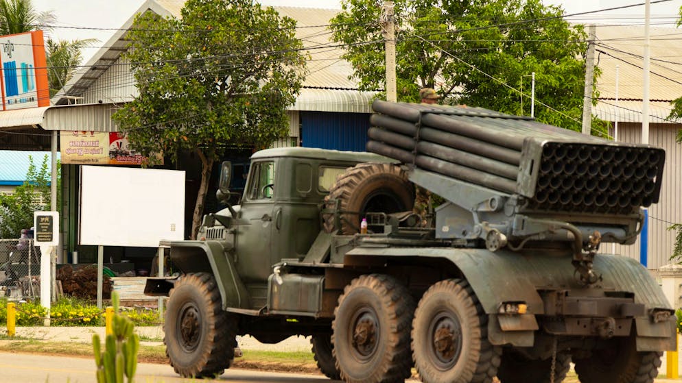 Trump deal on the brink. Thailand attacks targets in Cambodia - at least one dead