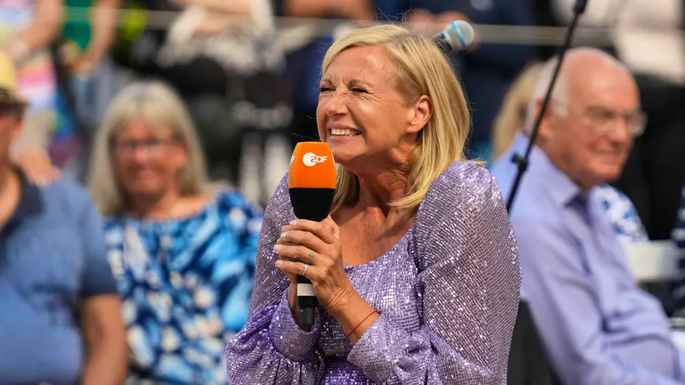 Andrea Kiewel has hosted the TV show "ZDF Fernsehgarten" since 2000 - with a brief interruption in 2008.