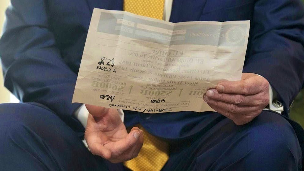 Donald Trump made handwritten notes on a notepad that were likely to cost the EU a lot of money.