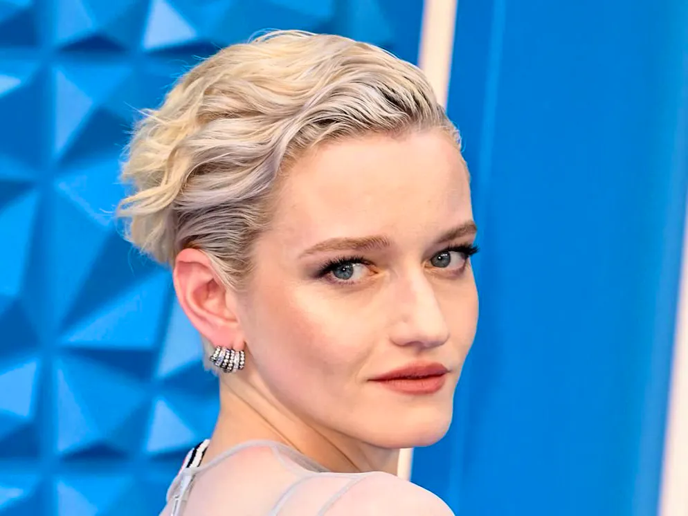 Julia Garner pense que le biopic de Madonna dans lequel elle devait jouer est « censé continuer à se faire».