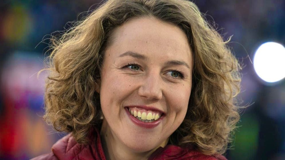 ARCHIVE - Biathlon, World Championships, mass start 15 km, men. Laura Dahlmeier as a fan expert in the stadium. Photo: Hendrik Schmidt/dpa/Archive picture