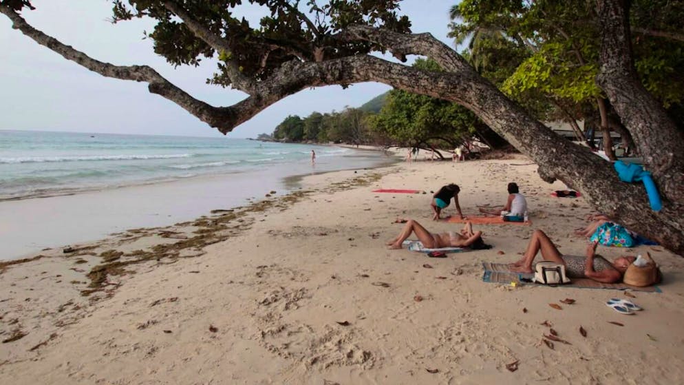 Gli svizzeri trascorrono spesso le vacanze all'estero.