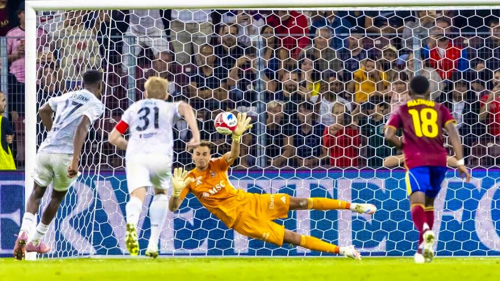 Joel Mall is unable to save the visitors' penalty shortly before the end