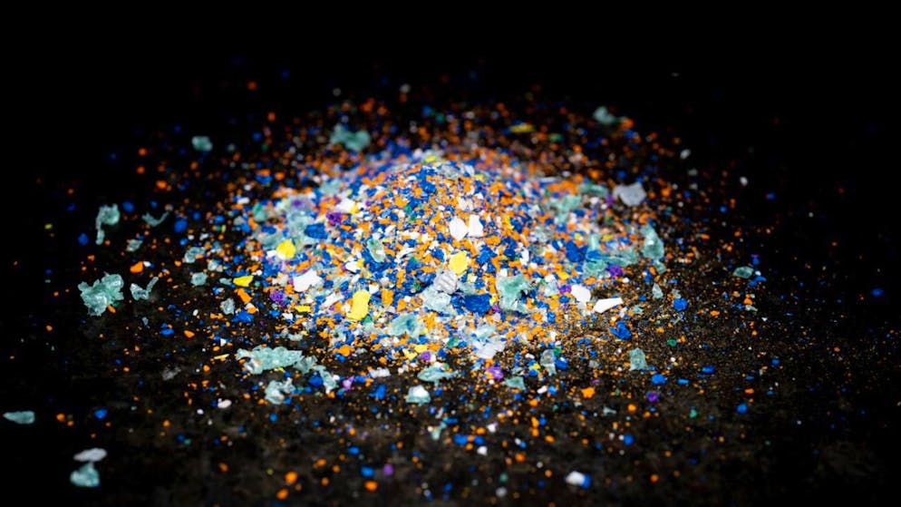 Hauptquellen der Mikroplastik-Belastung sind laut Studie der Abrieb von Textilien, Kunststoffmöbeln oder der Innenverkleidung von Fahrzeugen. (Archivbild)