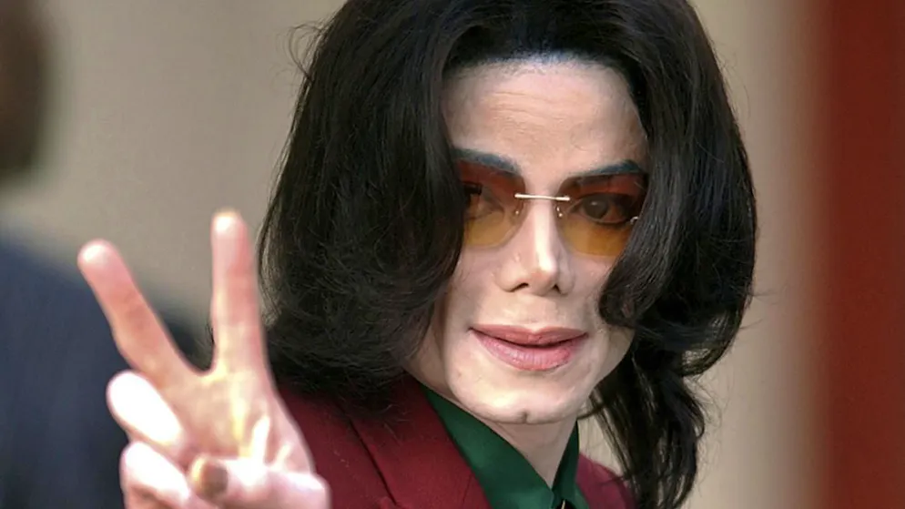 Une chaussette - même pas la paire - de la pop star décédée Michael Jackson a été cédée 6200 euros à Nîmes.