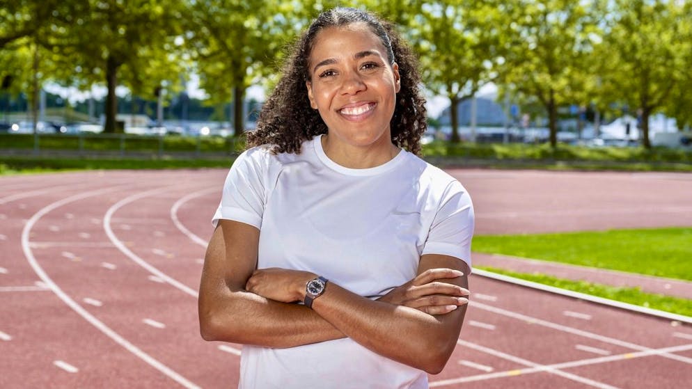 Une future maman épanouie. Mujinga Kambundji : «Je profite bien de cette grossesse»