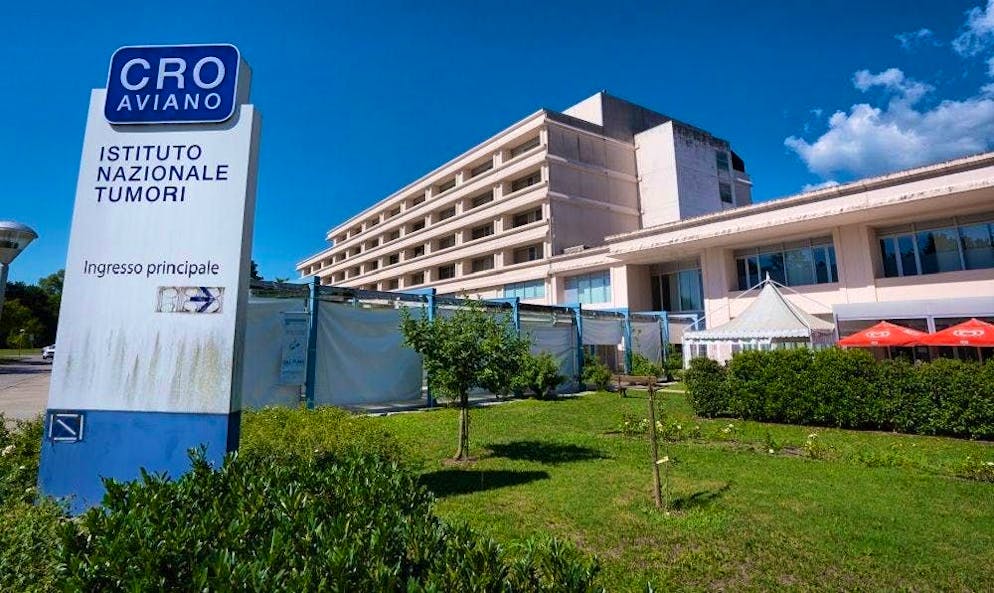 At the Centro di riferimento oncologico (CRO) in Aviano, doctors have freed a woman from a 15-kilogram tumor.