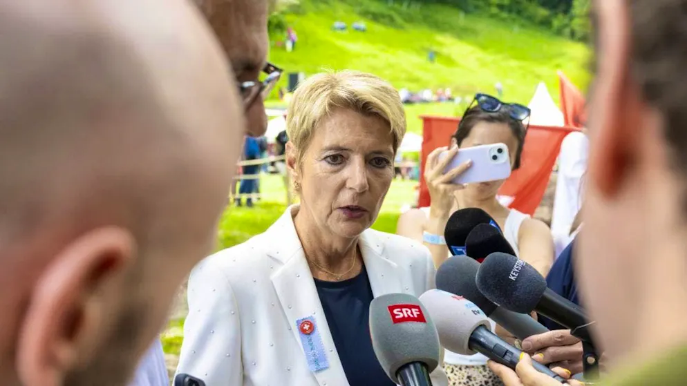 At the 1 August celebrations on the Rütli, President Karin Keller-Sutter answered questions from the media. She said, for example, that the Federal Council considered Trump's assessment of the trade deficit to be absurd.