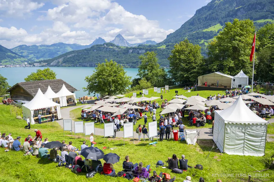 スイスでの連邦祝日：ベルンの米国大使館は、スイスを誕生日に祝福します+++雷雨はチューリッヒ+++