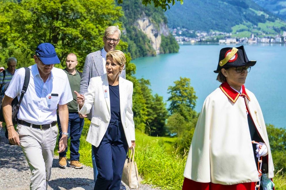 Federal Councillor Karin Keller-Sutter arriving on the Rütli meadow.