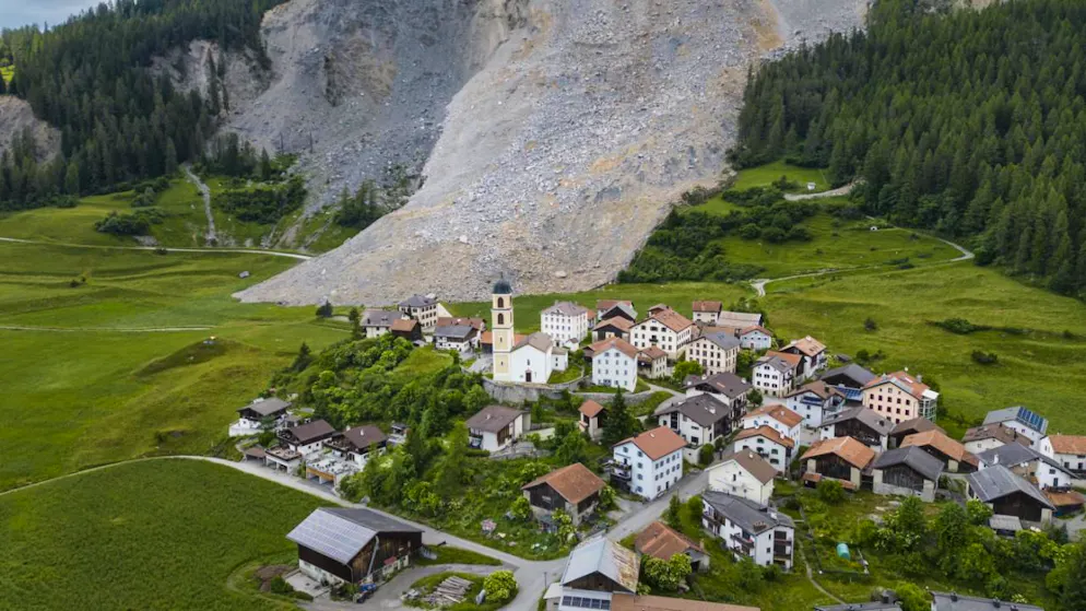 Die Gefährdungslage in Brienz GR bleibt angespannt. (Archivbild)