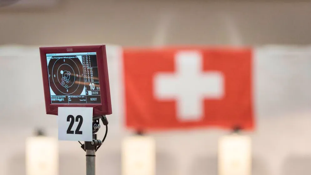 Die Schweizer Fahne wird am Freitag an der EM gleich viermal gehisst.