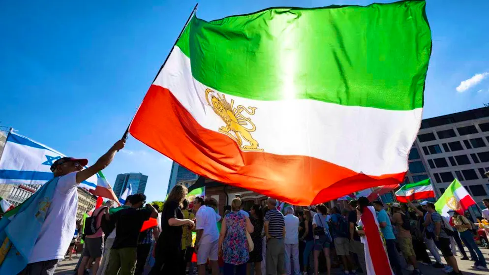 ARCHIVE - Mainly exiles and German-Iranians protest against the Mullah regime in Iran at a rally at the Hauptwache in Frankfurt. Photo: Boris Roessler/dpa/Archive picture