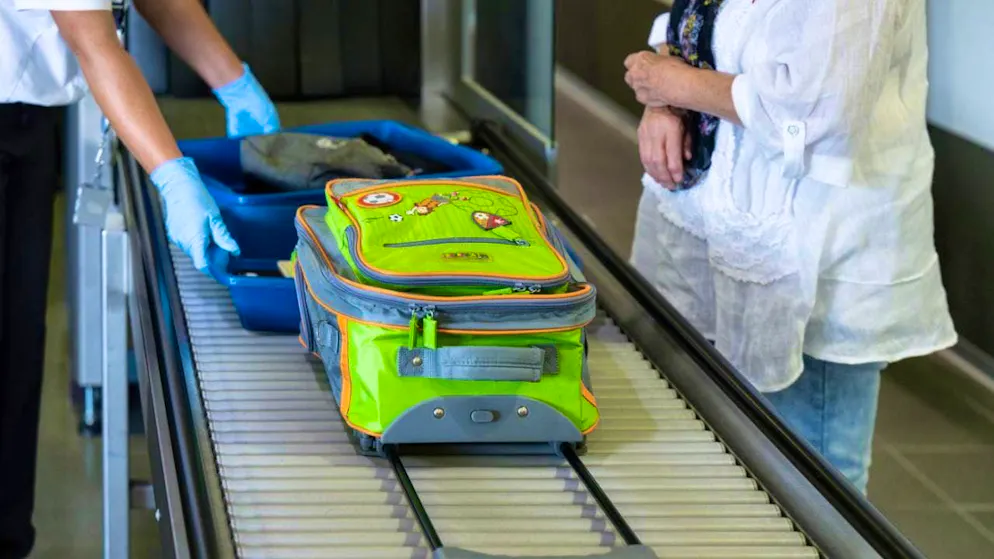 Containers up to a maximum of 100 milliliters in size, packed in a 1-liter plastic bag - this is the rule air travelers have to follow so far. (archive picture)