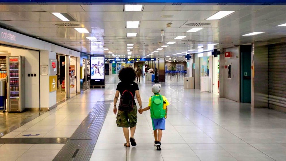 Ecco dov'è successo. Abbandonano il figlio di 10 anni all'aeroporto per non perdere il volo