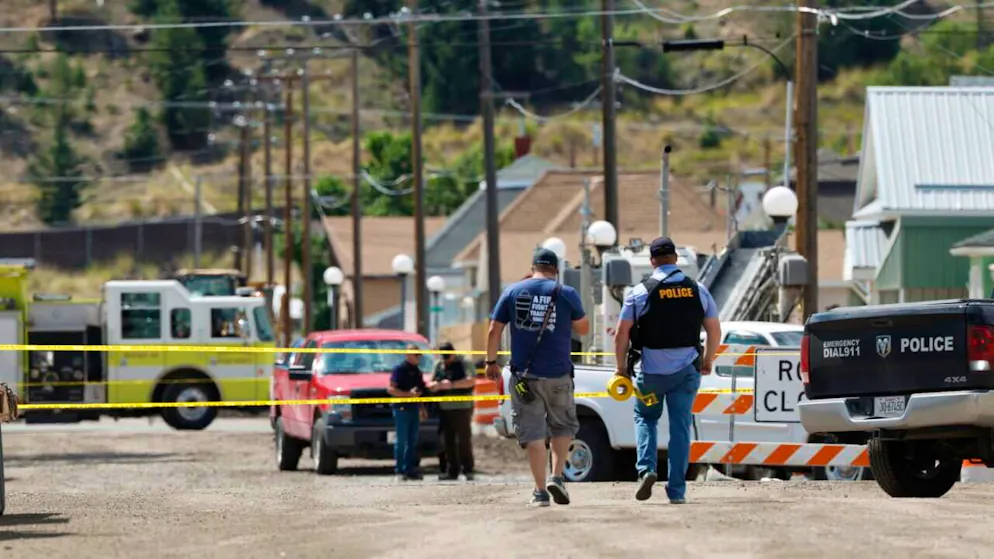 Polizei und andere Einsatzkräfte sind nach Schüssen im US-Bundesstaat Montana zu sehen. Foto: Joseph Scheller/The Montana Standard/AP/dpa