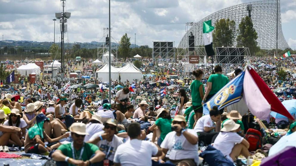 Italie. A Rome, des foules de jeunes catholiques attendent le pape