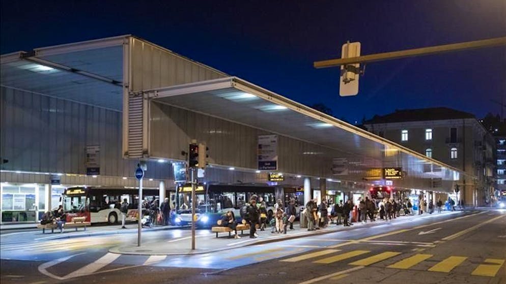 Lugano. Aggressione alla pensilina, la vittima è grave ma non in pericolo di morte