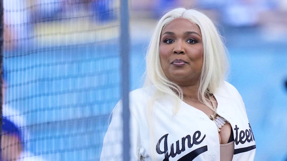 La polemica cresce. Lizzo prende in giro Sydney Sweeney: «I miei jeans sono neri»