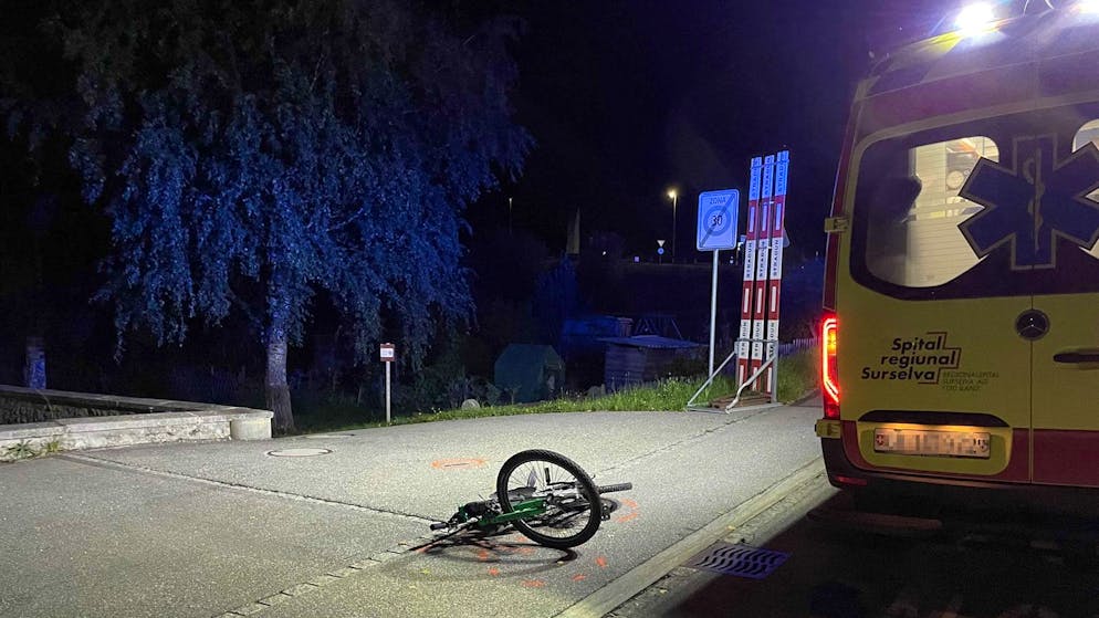 Grigioni. Ubriaco in sella a una bici truccata finisce contro un cartello a Ilanz