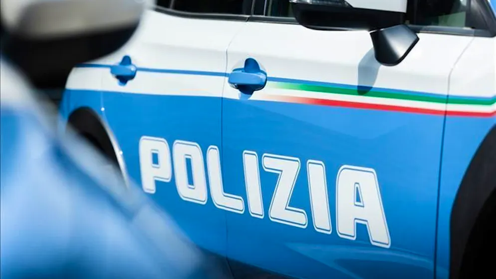 Oltre confine. Varese: un auto travolge 5 ragazzi uccidendo una 17enne e ferendone gravemente 4