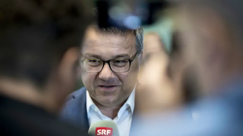 Andreas Hausheer, candidato del Centro alla successione di Martin Pfister nel consiglio di Stato del canton Zugo, fotografato in occasione del primo turno dell'elezione suppletiva. (foto del 15 giugno 2025)