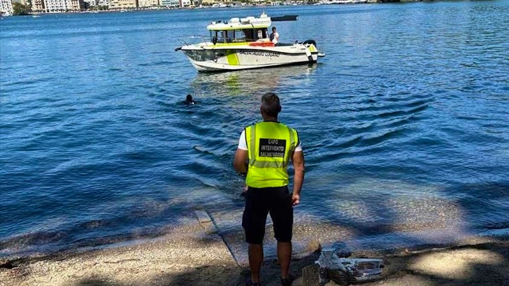 Atto di vandalismo. Sparita la statua di Satoshi Nakamoto, era nel lago di Lugano