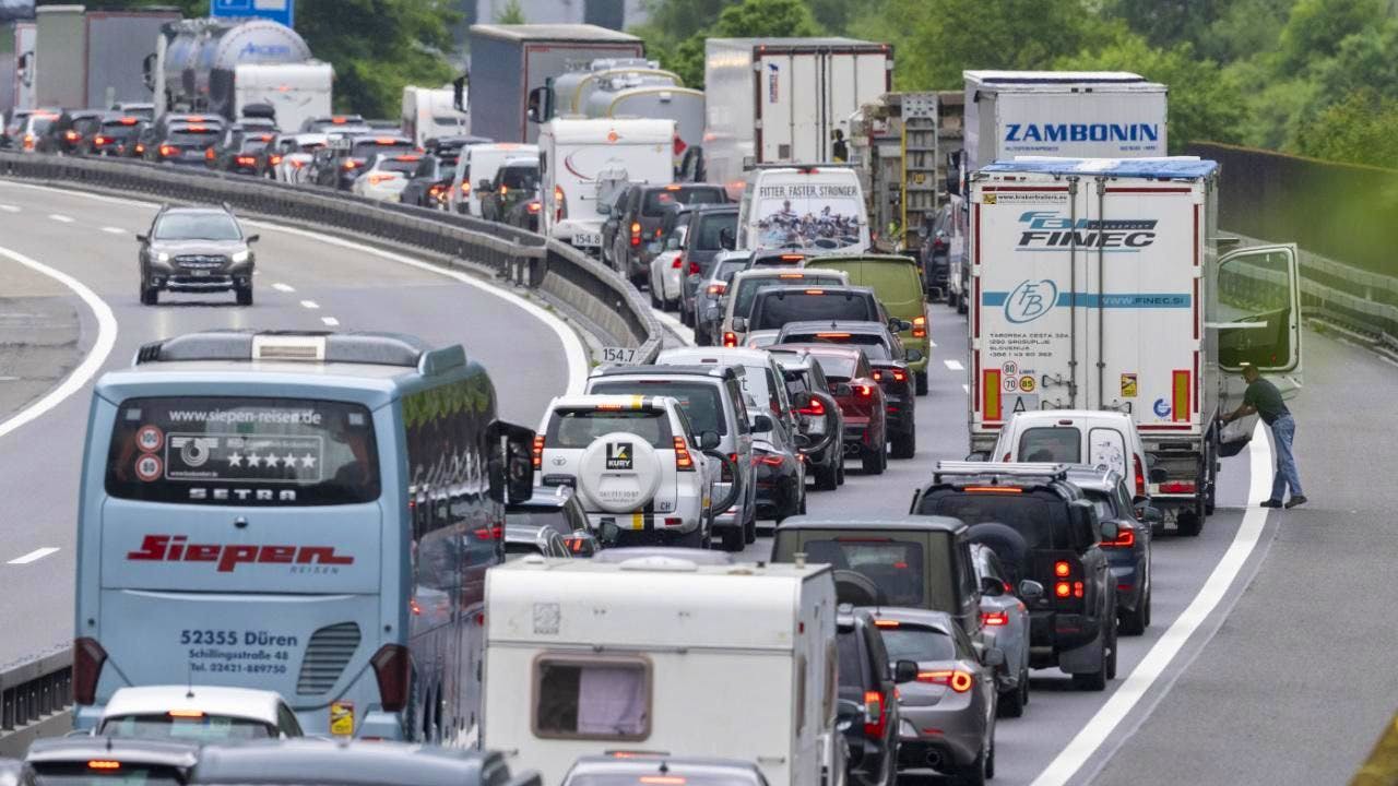 Straßenverkehr. Verkehr staut sich auf elf Kilometern vor Gotthard-Nordportal