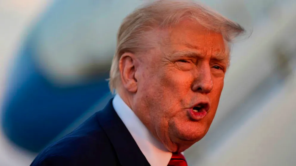 US-Präsident Donald Trump spricht mit Reportern. Foto: Julia Demaree Nikhinson/AP/dpa