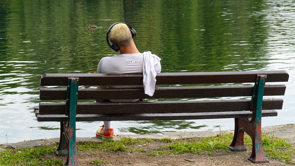 Immer einsamer. «Mankeeping» – wie männliche Einsamkeit die Beziehung belasten kann