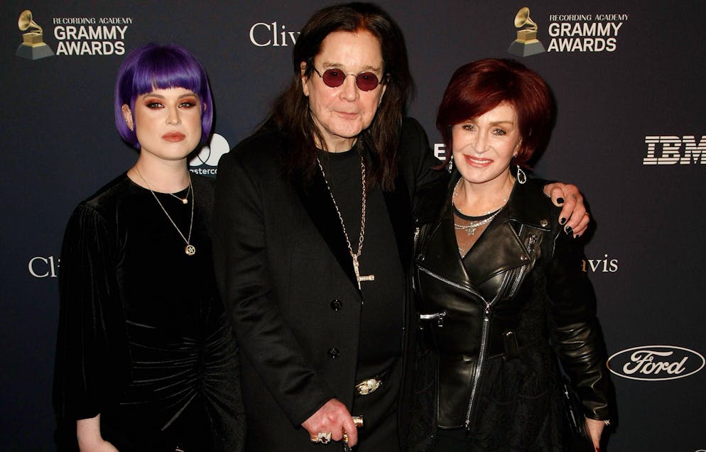 (v.l.n.r.): Kelly Osbourne, Ozzy Osbourne und Sharon Osbourne nehmen am 25. Januar 2020 an der Pre-GRAMMY-Gala  im Beverly Hilton Hotel teil