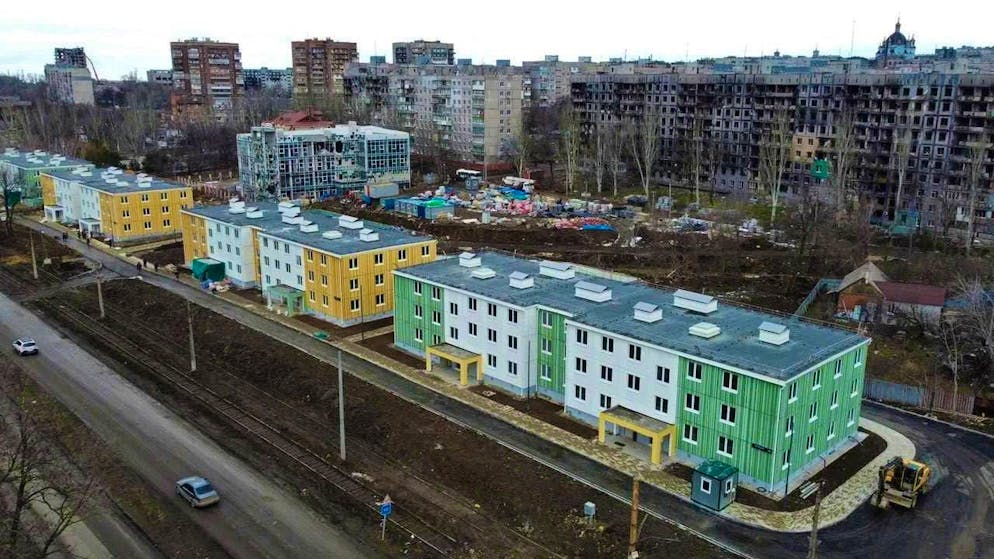 Sfollati dimenticati. Putin costruisce e vende appartamenti con vista mare sopra le macerie in Ucraina