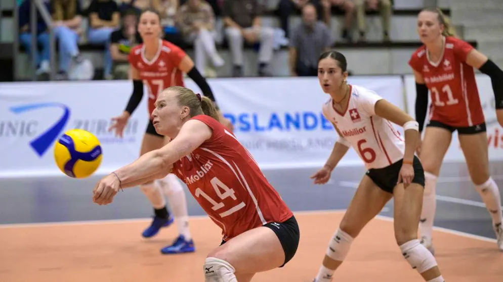 Laura Dervisaj-Künzler (front) wants to return to the European Championships with the Swiss national volleyball team