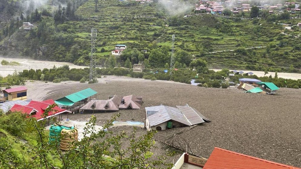 Monsoni, ma non solo. Una bomba d'acqua senza precedenti spazza via un borgo indiano: centinaia i dispersi