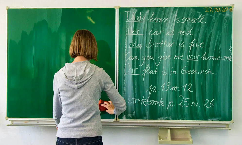The teacher kept on collecting (symbolic image)