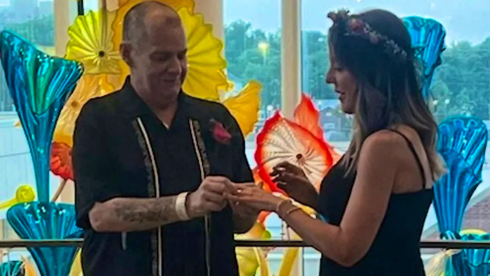 Singer David Roach married his partner Jennifer two weeks ago. The frontman of the band Junkyard died on August 2.
