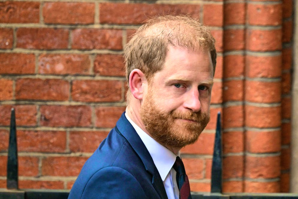 Prince Harry's emotional response to the Sentebale scandal | blue News