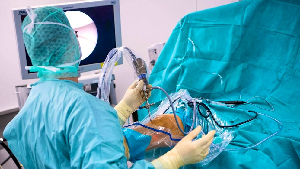 «Vivo per miracolo». Un italiano vive per due giorni con una freccia conficcata in testa